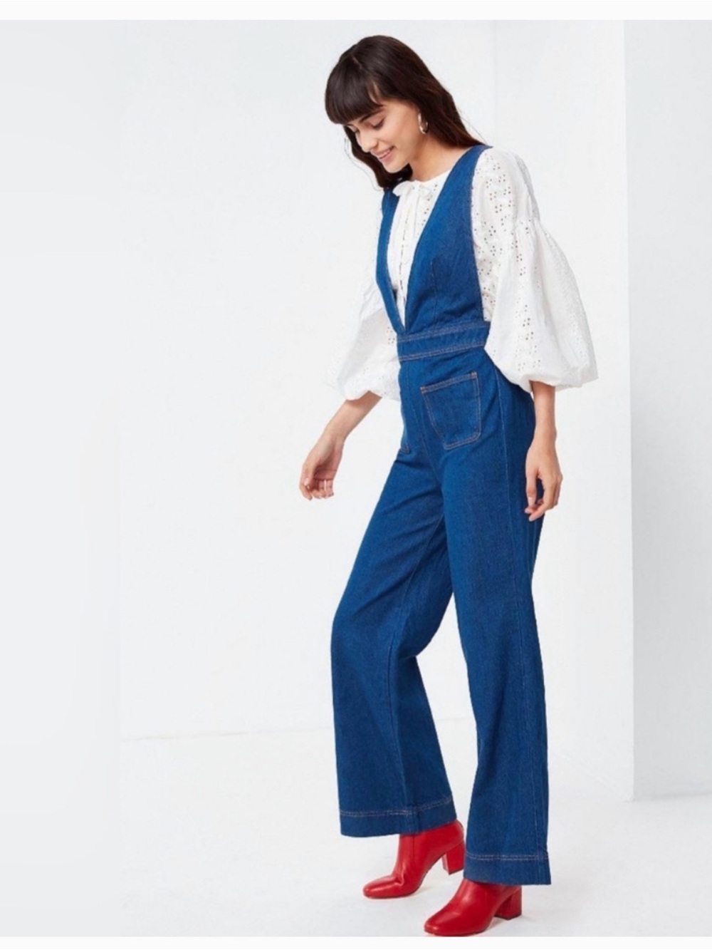 BDG Women's Blue Uo Eleanor Plunging Denim Jumpsuit . Size 6
